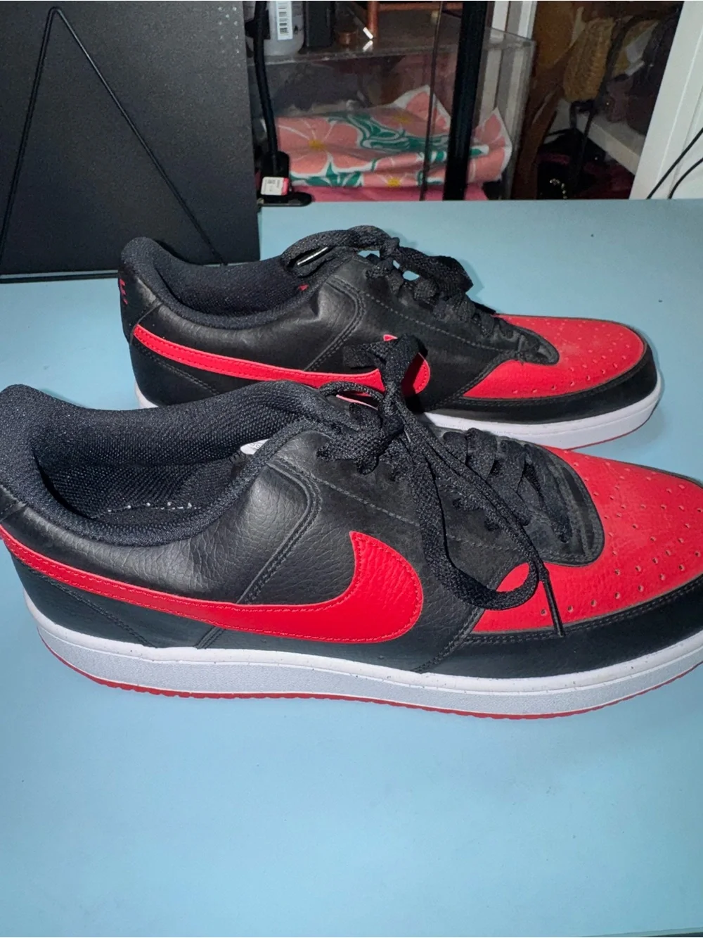 Men's Black and Red Low-Top Nike Sneakers